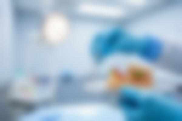 擅长高难度种植修复