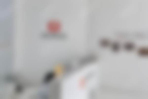 郑州白皮书口腔医院李少飞医生简介：患者眼中技术好服务佳，值得信赖的口腔良医！ 